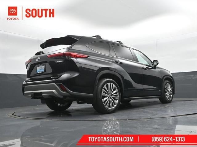 2023 Toyota Highlander Hybrid Platinum