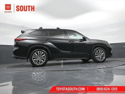 2023 Toyota Highlander Hybrid Platinum