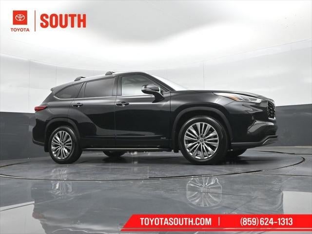 2023 Toyota Highlander Hybrid Platinum
