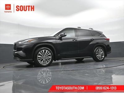 2023 Toyota Highlander Hybrid Platinum