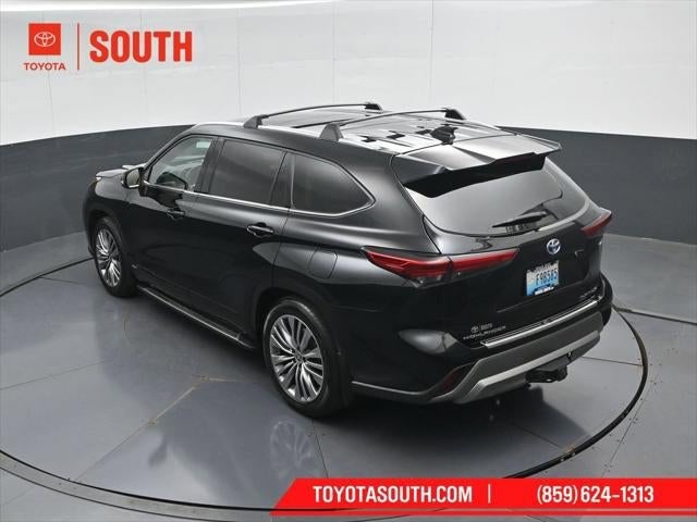 2023 Toyota Highlander Hybrid Platinum