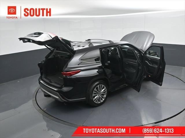 2023 Toyota Highlander Hybrid Platinum