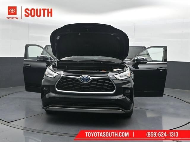 2023 Toyota Highlander Hybrid Platinum