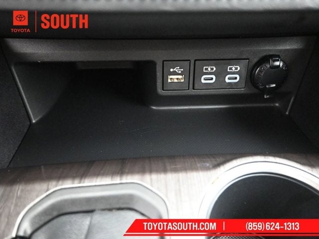 2023 Toyota Highlander Hybrid Platinum