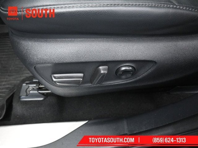 2023 Toyota Highlander Hybrid Platinum