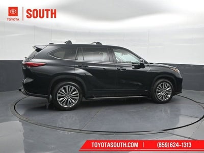 2023 Toyota Highlander Hybrid Platinum