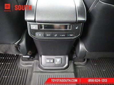 2023 Toyota Highlander Hybrid Platinum