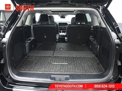 2023 Toyota Highlander Hybrid Platinum