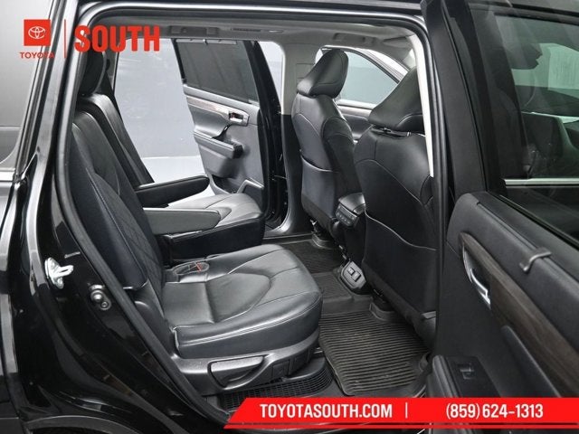 2023 Toyota Highlander Hybrid Platinum
