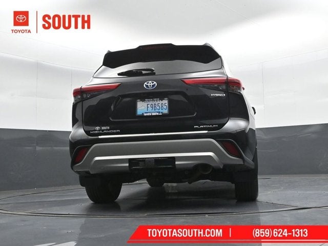 2023 Toyota Highlander Hybrid Platinum