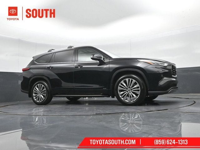 2023 Toyota Highlander Hybrid Platinum