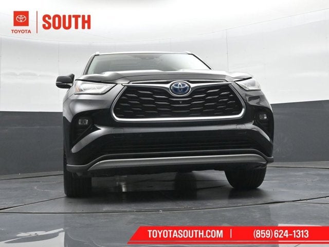 2023 Toyota Highlander Hybrid Platinum