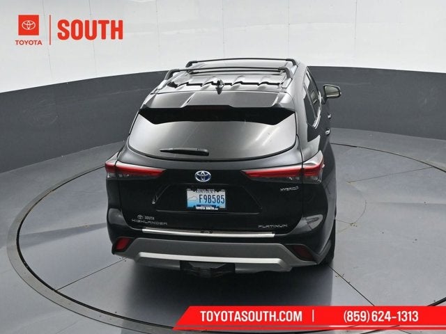 2023 Toyota Highlander Hybrid Platinum