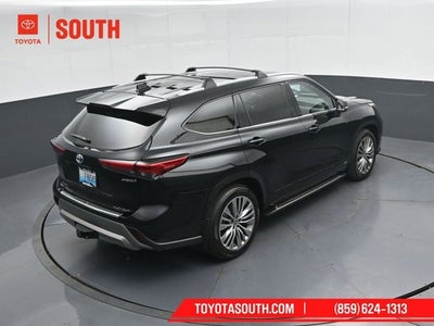 2023 Toyota Highlander Hybrid Platinum