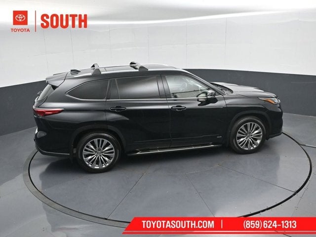 2023 Toyota Highlander Hybrid Platinum