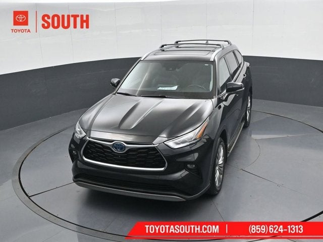 2023 Toyota Highlander Hybrid Platinum
