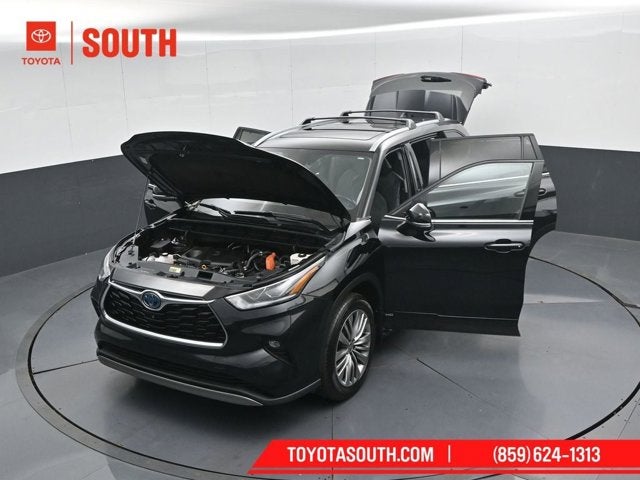 2023 Toyota Highlander Hybrid Platinum
