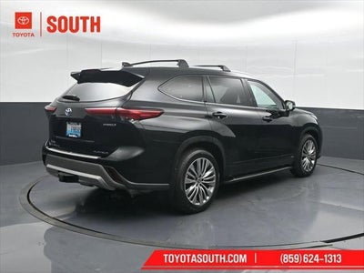 2023 Toyota Highlander Hybrid Platinum