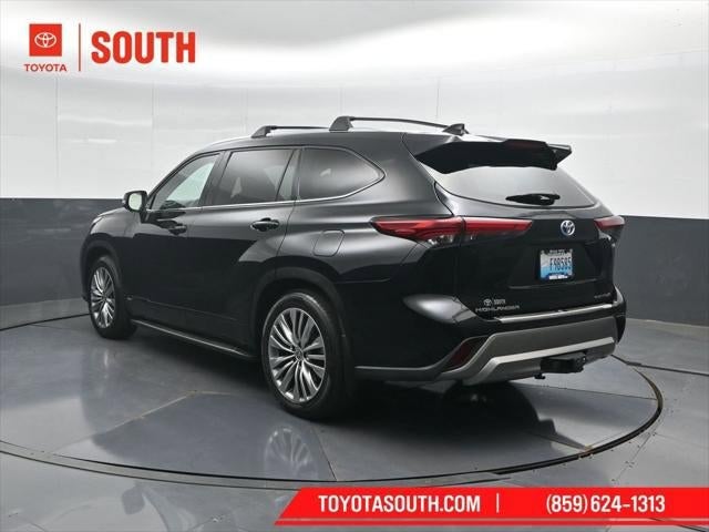 2023 Toyota Highlander Hybrid Platinum