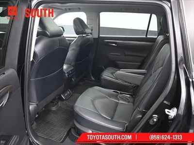 2023 Toyota Highlander Hybrid Platinum