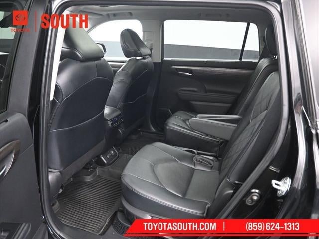 2023 Toyota Highlander Hybrid Platinum
