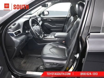 2023 Toyota Highlander Hybrid Platinum
