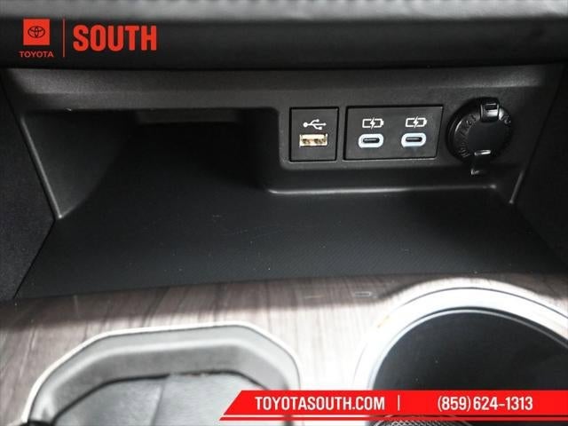 2023 Toyota Highlander Hybrid Platinum