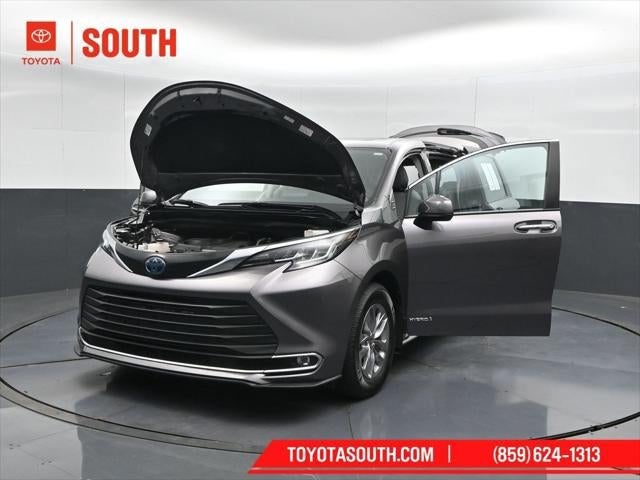 2021 Toyota Sienna XLE