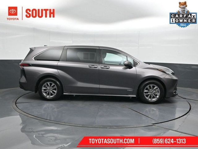 2021 Toyota Sienna XLE