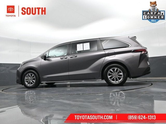 2021 Toyota Sienna XLE