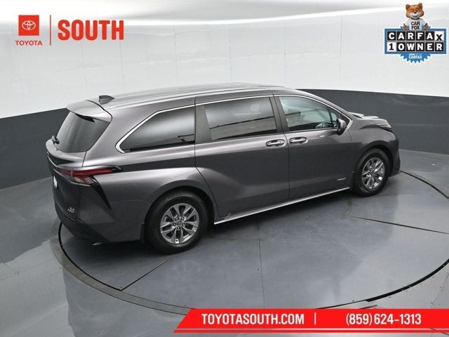 2021 Toyota Sienna XLE