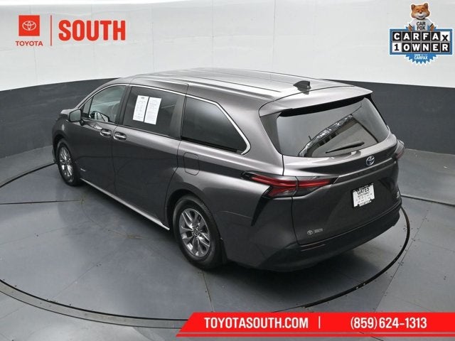 2021 Toyota Sienna XLE