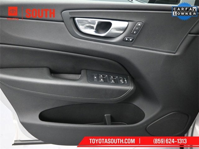 2024 Volvo XC60 Core Dark Theme