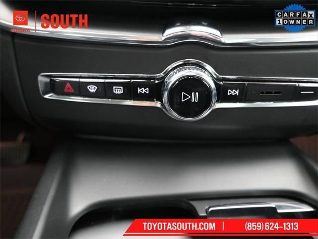 2024 Volvo XC60 Core Dark Theme