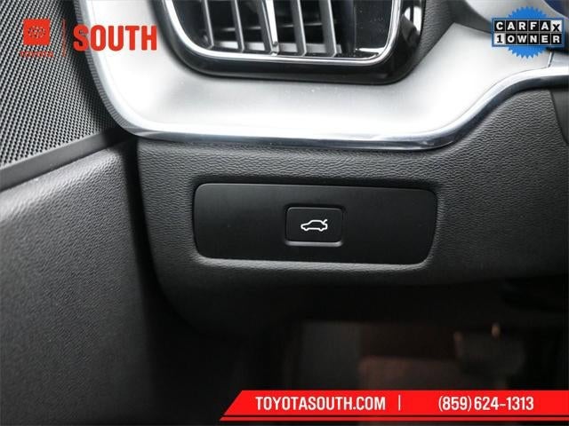 2024 Volvo XC60 Core Dark Theme