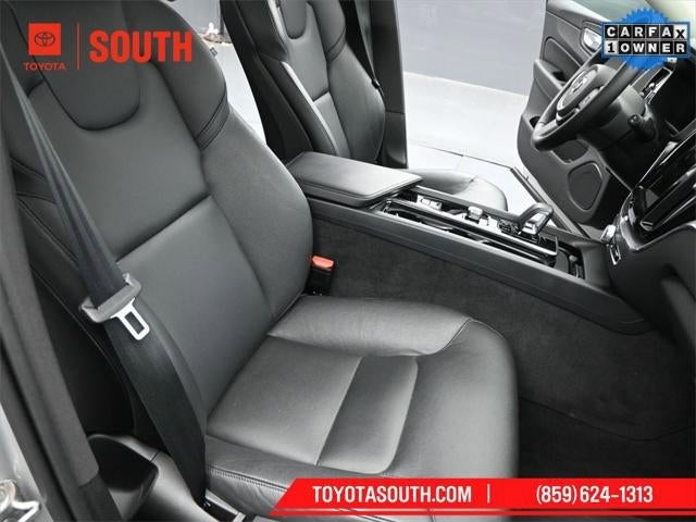 2024 Volvo XC60 Core Dark Theme