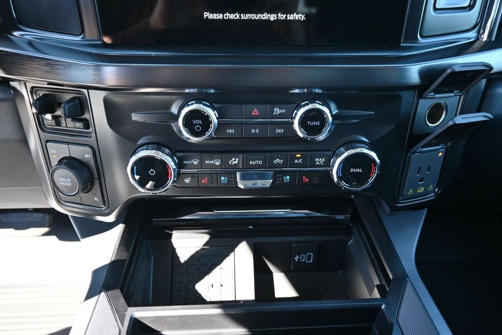 2027 Ford F-550SD Lariat DRW