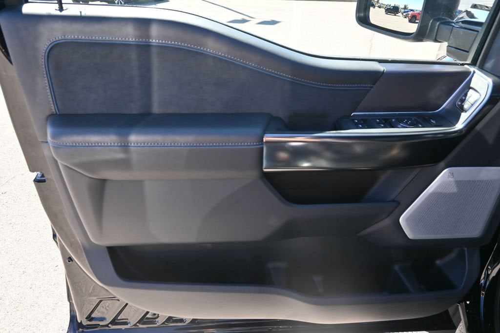 2027 Ford F-550SD Platinum DRW