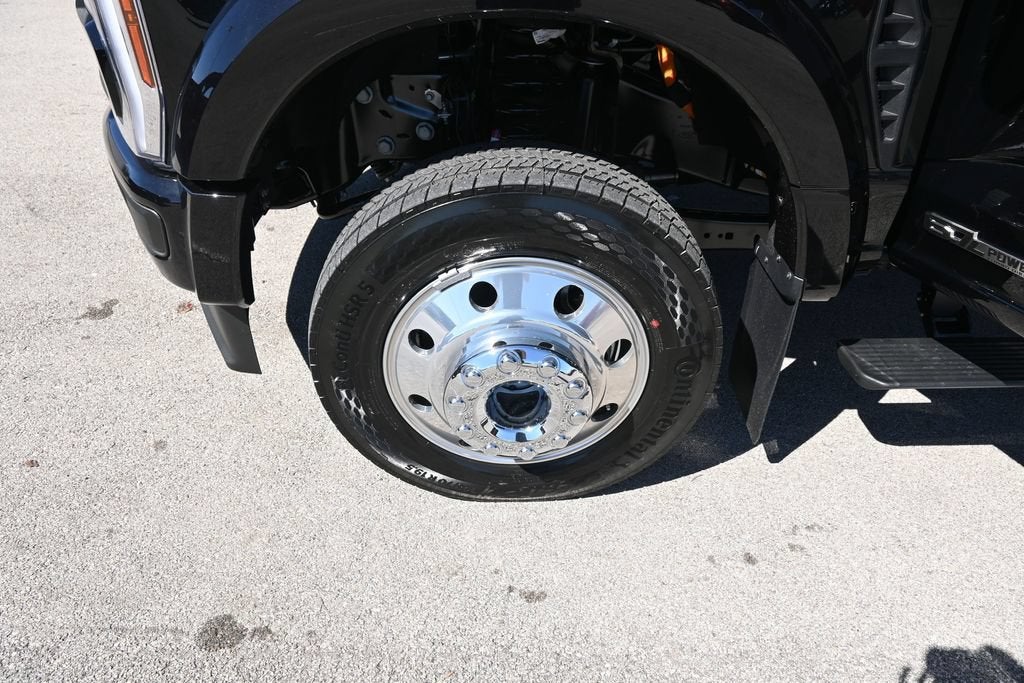 2027 Ford F-550SD Platinum DRW