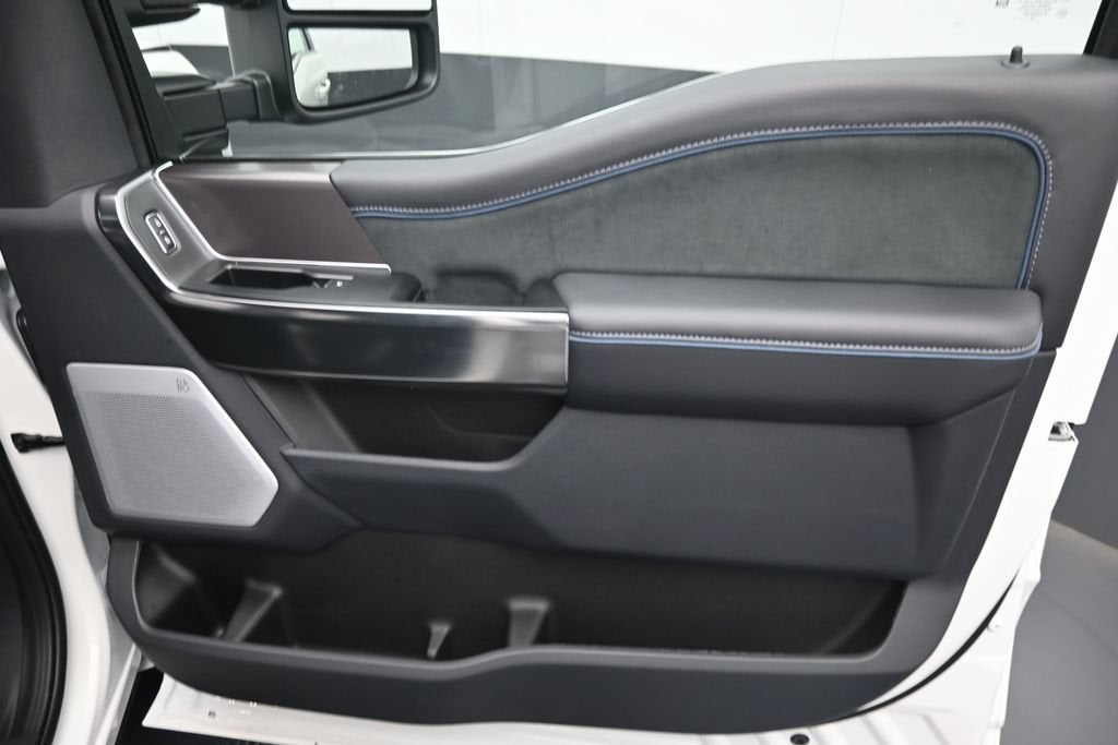 2027 Ford F-350SD Platinum