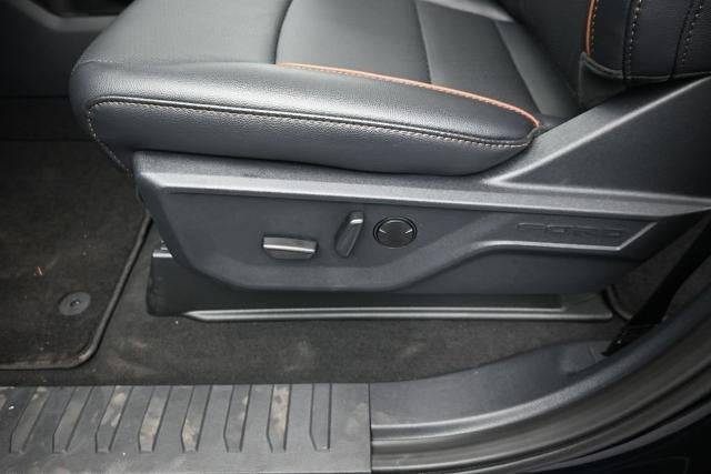 2027 Ford Super Duty F-350 DRW Pickup F-350® Lariat®