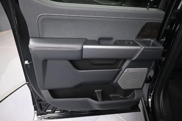 2027 Ford Super Duty F-350 DRW Pickup F-350® Lariat®
