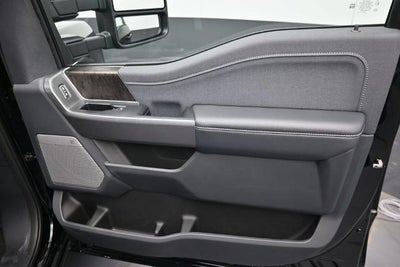 2027 Ford Super Duty F-350 DRW Pickup F-350® Lariat®