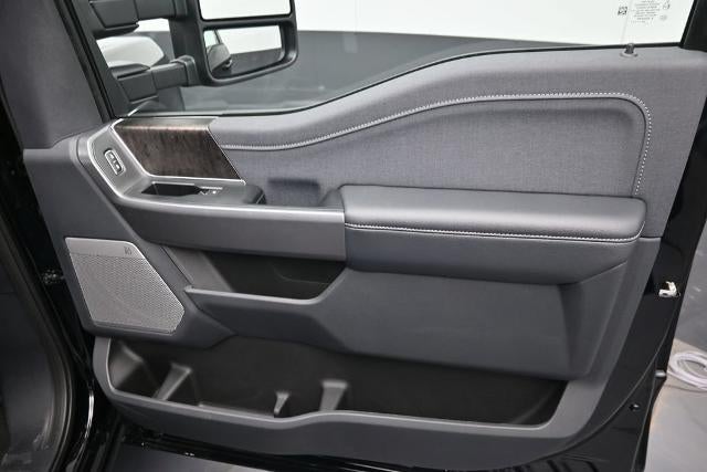 2027 Ford Super Duty F-350 DRW Pickup F-350® Lariat®