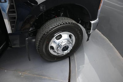 2027 Ford Super Duty F-350 DRW Pickup F-350® Lariat®
