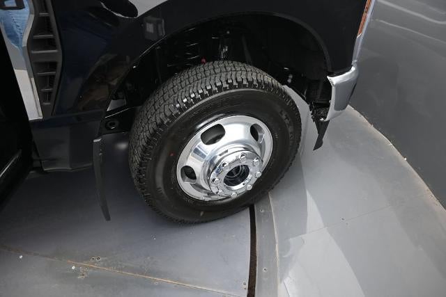 2027 Ford Super Duty F-350 DRW Pickup F-350® Lariat®