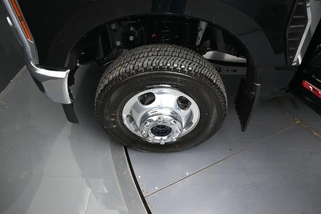 2027 Ford Super Duty F-350 DRW Pickup F-350® Lariat®