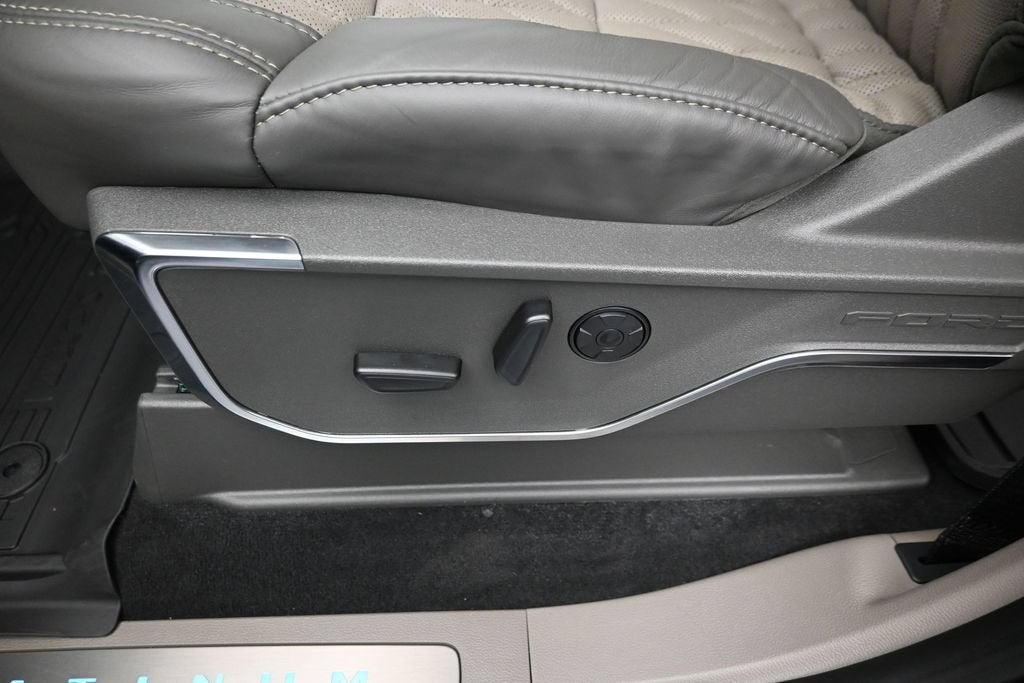 2027 Ford F-350SD Platinum DRW