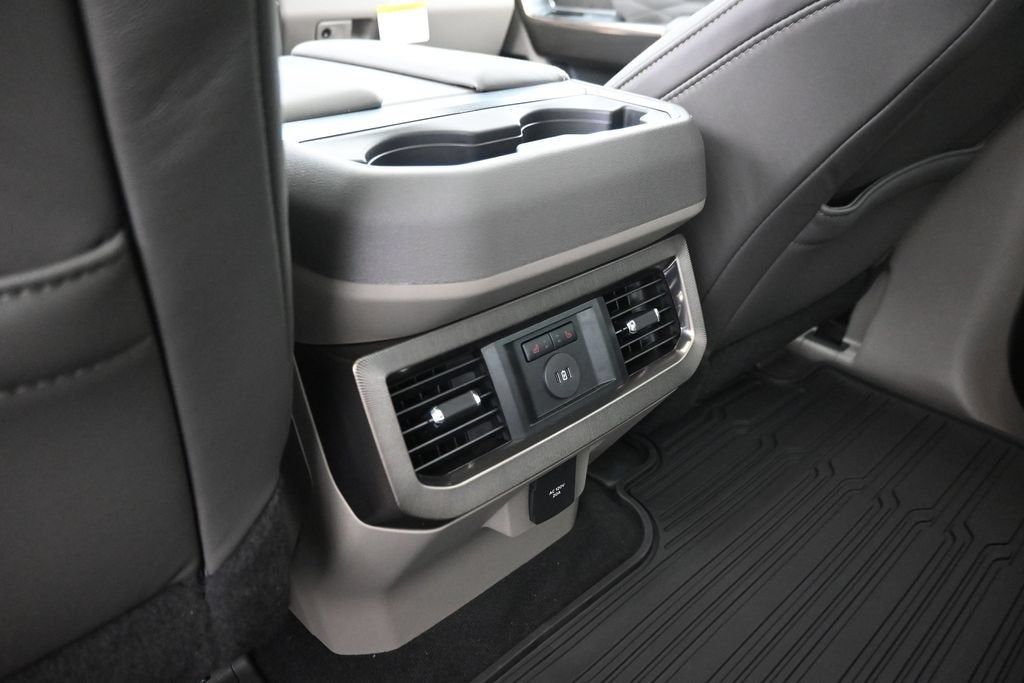 2027 Ford F-350SD Platinum DRW