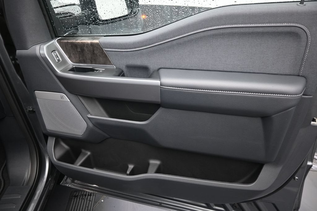 2027 Ford F-350SD Lariat DRW